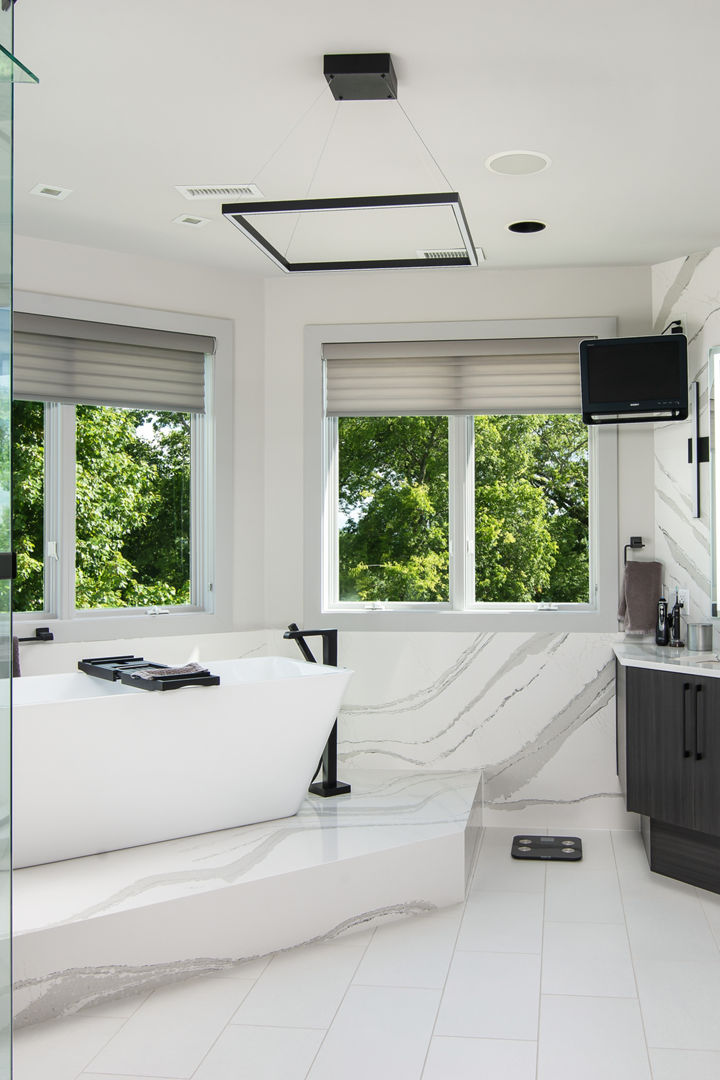 A bathroom with full-height Cambria Brittanicca quartz siding, countertops, and a platform underneath the bathtub.