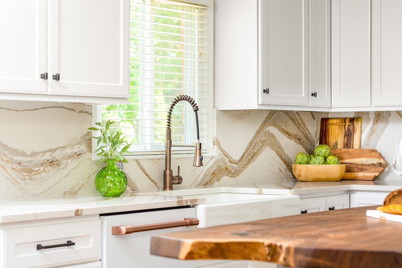 Cambria Brittanicca Gold Warm quartz kitchen backsplash