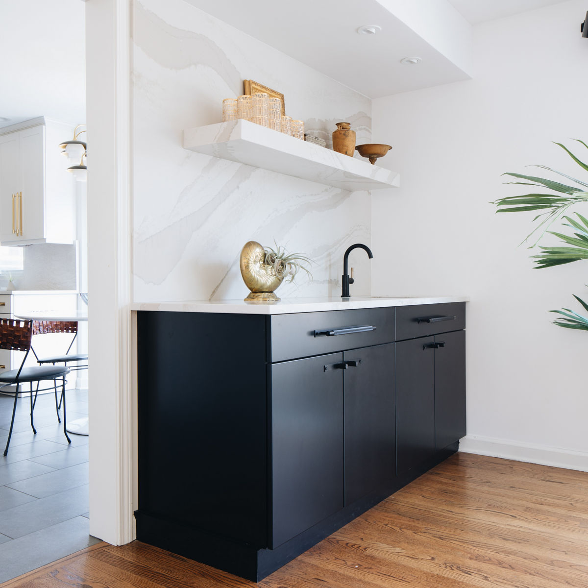 Cambria Brittanicca Warm Matte quartz on kitchen wall.