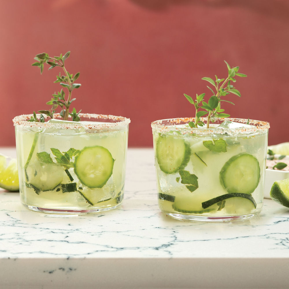 Cucumber margarita sitting on Cambria Ruxley™ quartz countertops.