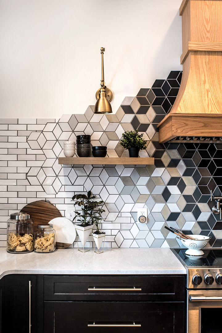 A unique tiled backsplash featuring white and black subway tile and cube-looking shapes.