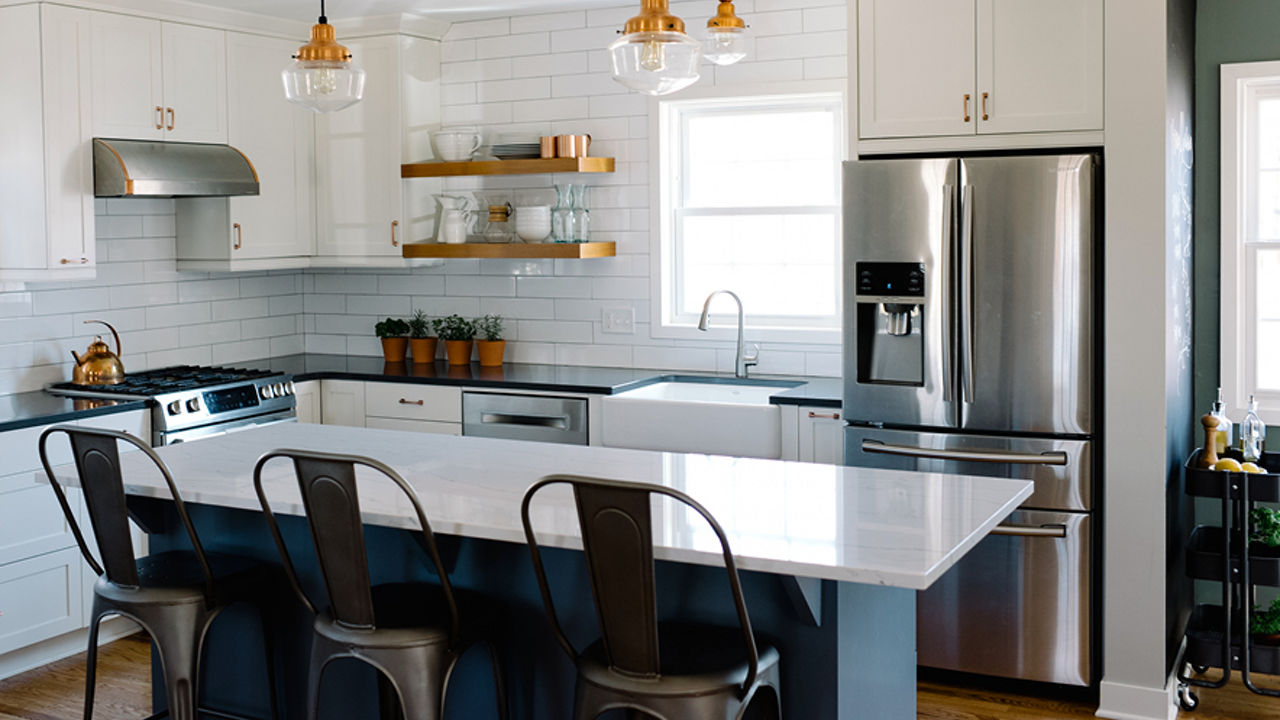 Cambria Ella quartz countertops and Fieldstone quartz backsplash accent a modern kitchen design