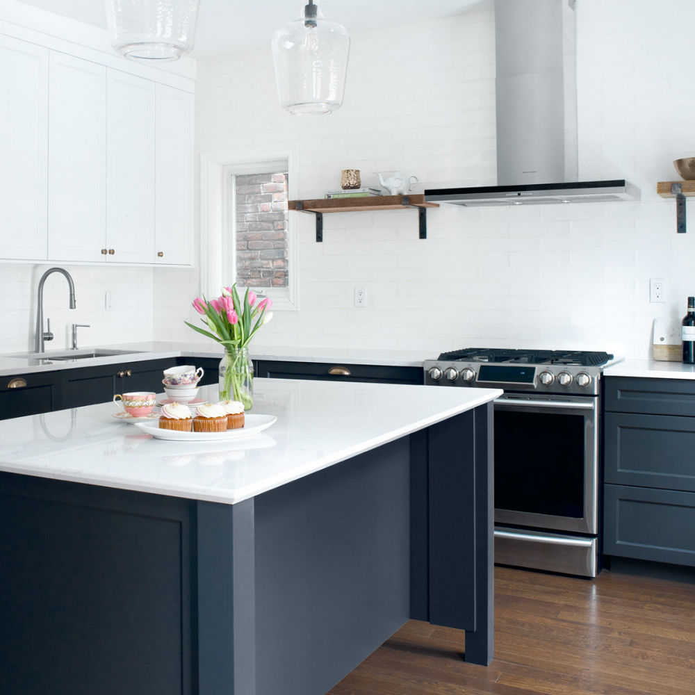 Navy and white kitchen featuring Ella countertops by Linnea Lions.