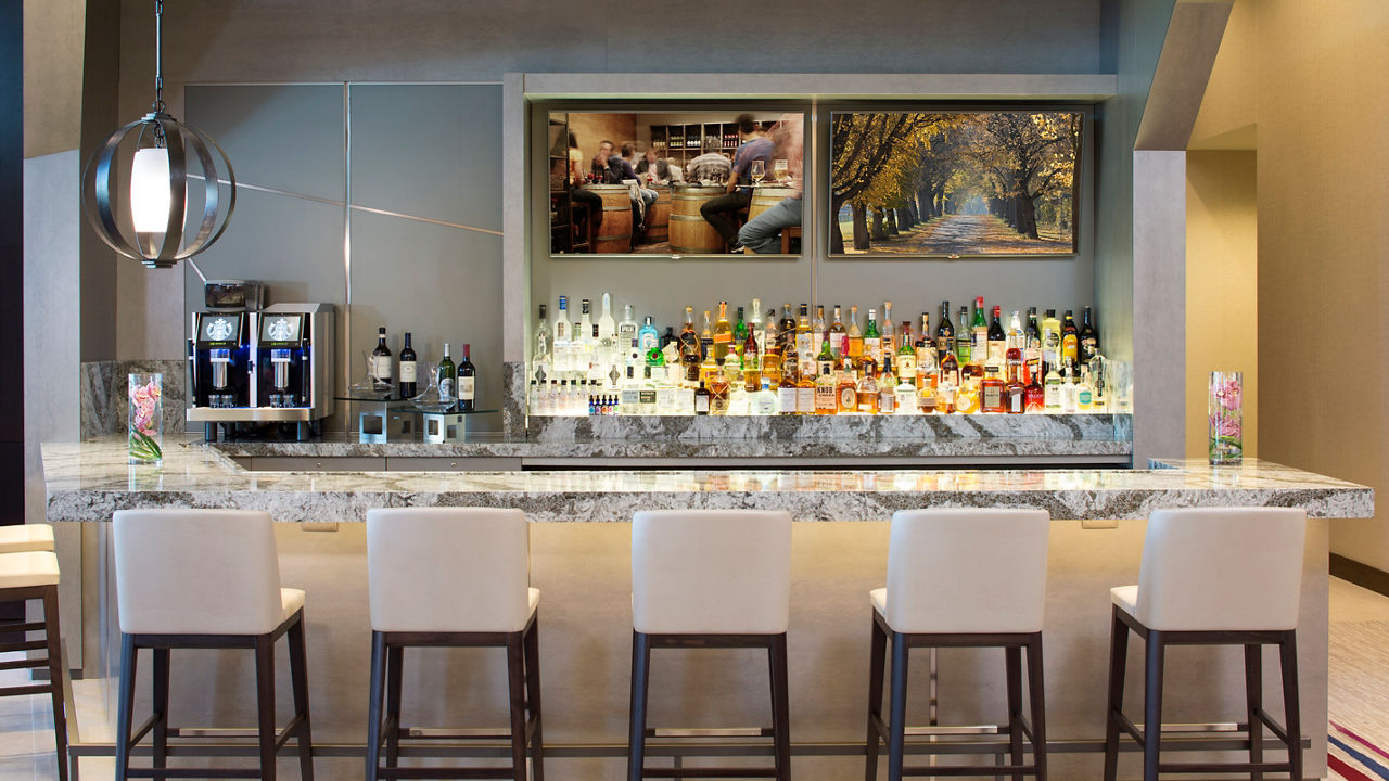 A bar featuring Cambria quartz countertops at the Westin Cafe in Edina