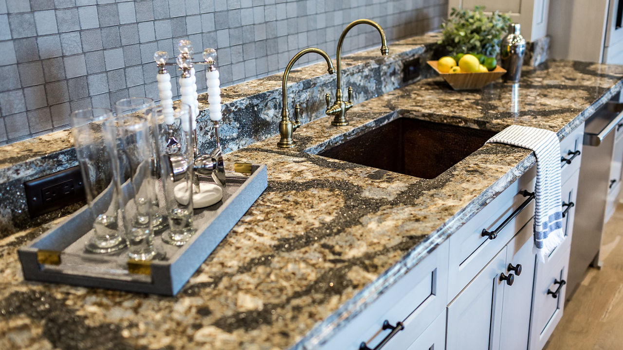 A stylish wet bar with Cambria Harlech quartz countertops
