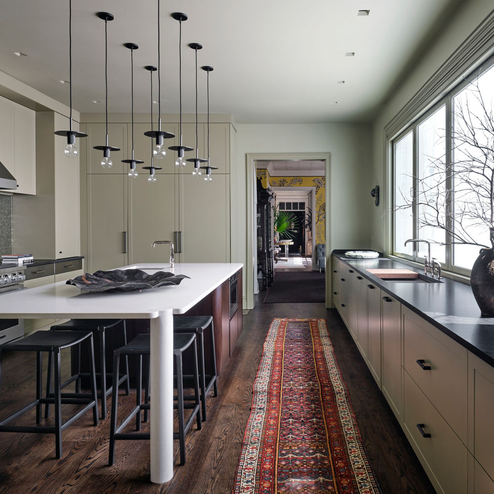 An eat-in kitchen with Cambria Malvern countertops and Cambria Black Rock Matte tabletop