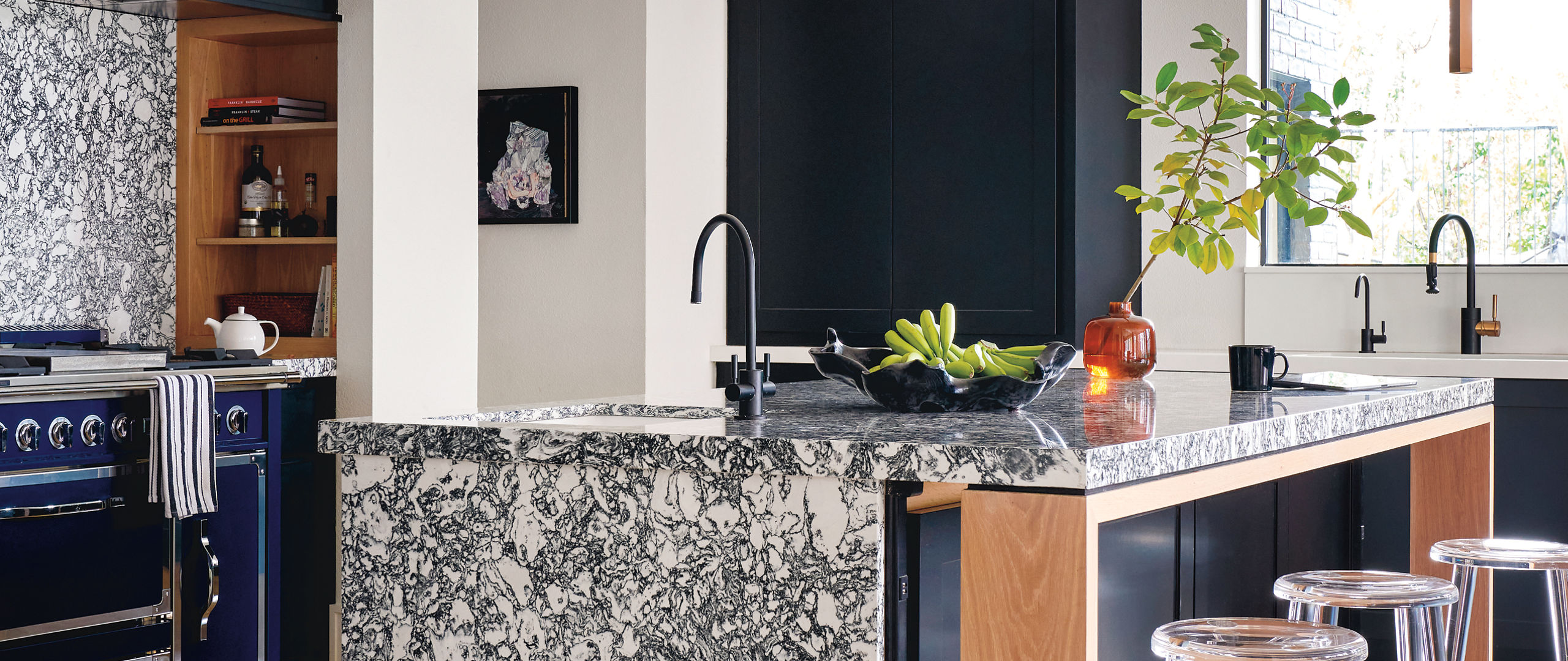 A Rose Bay and White Cliff quartz kitchen