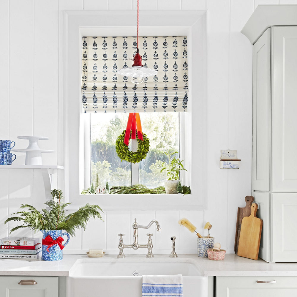 A kitchen with Christmas greenery and Swanbridge quartz countertops