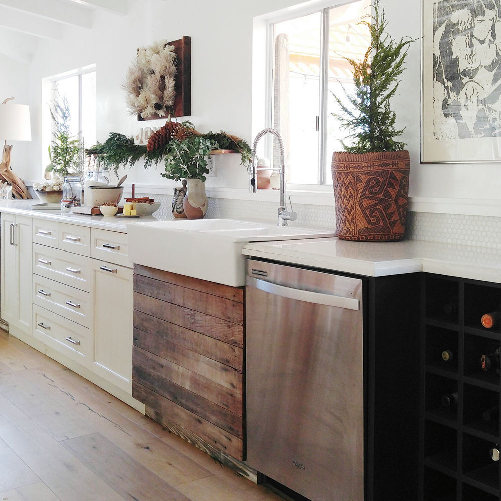 A kitchen with a farmhouse sink, Christmas greenery and Torquay quartz countertops