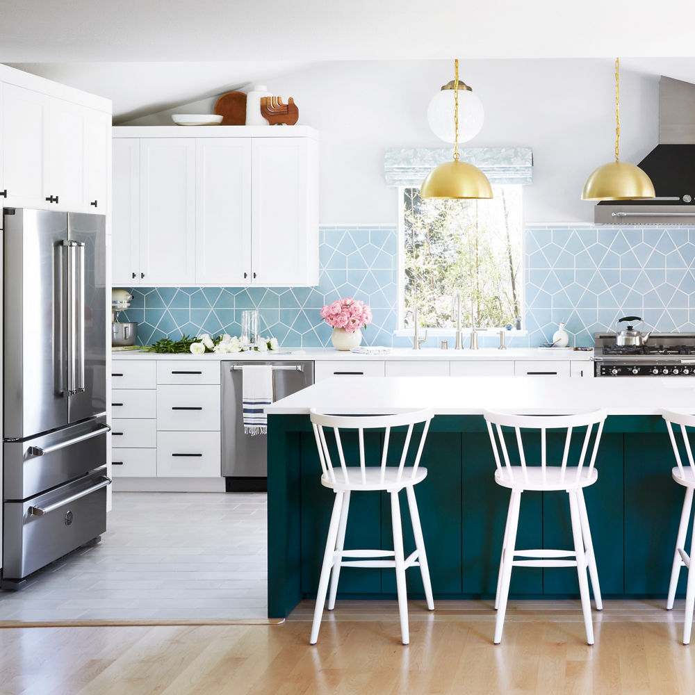 Blue and white kitchen featuring White Cliff Matte from Orlando Soria.
