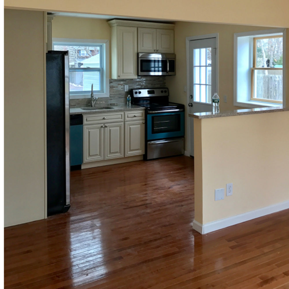 Before image of a kitchen without Torquay Matte quartz countertops.